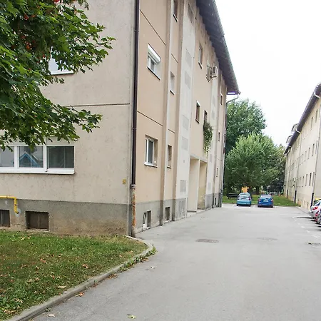 Goldenfields Apartamento