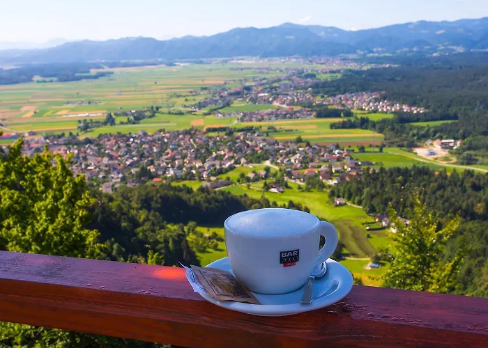 アパート Goldenfields クラーニ