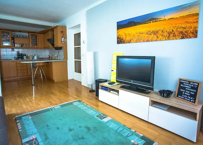 アパート Goldenfields クラーニ